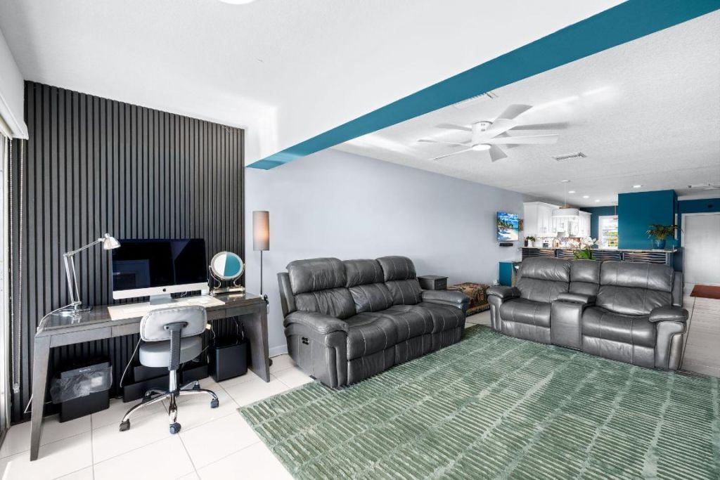 1540 NW 18th Avenue, Unit 203, Delray Beach, FL 33445 Photo