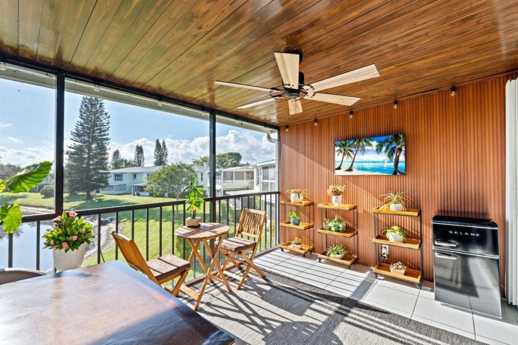 1540 NW 18th Avenue, Unit 203, Delray Beach, FL 33445 Photo