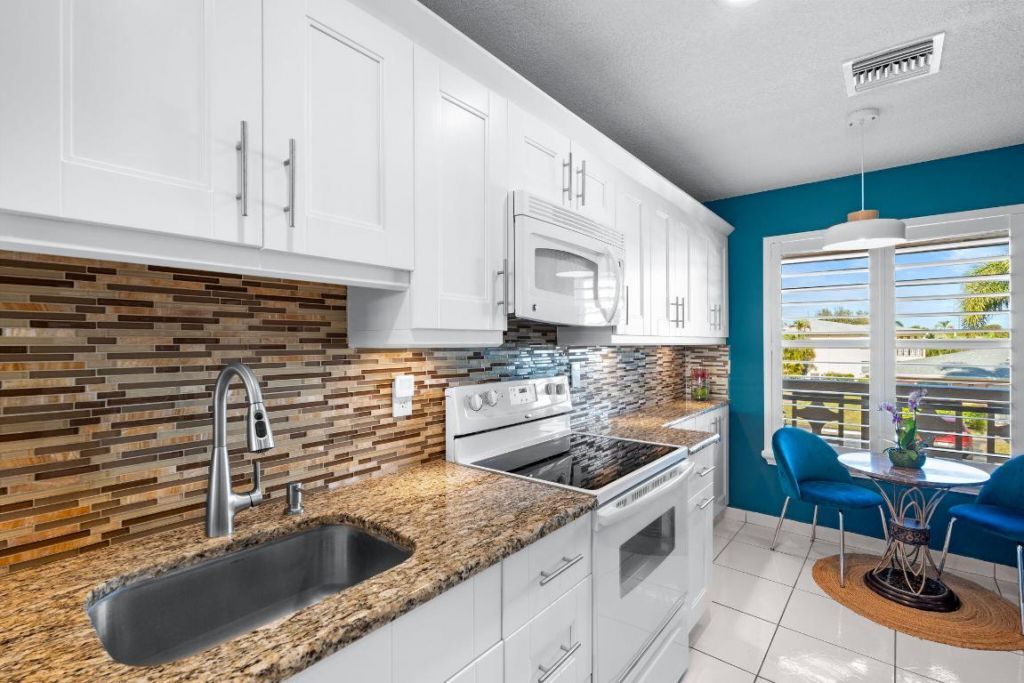 1540 NW 18th Avenue, Unit 203, Delray Beach, FL 33445 Photo