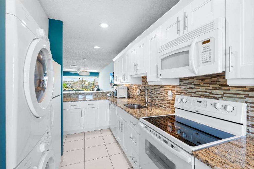 1540 NW 18th Avenue, Unit 203, Delray Beach, FL 33445 Photo