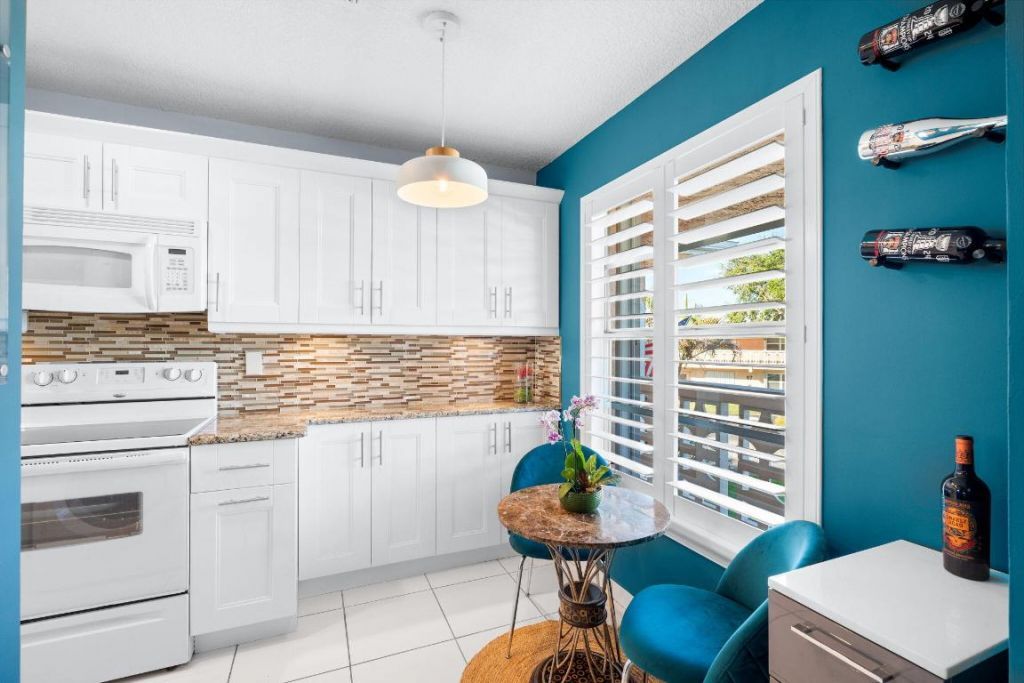 1540 NW 18th Avenue, Unit 203, Delray Beach, FL 33445 Photo