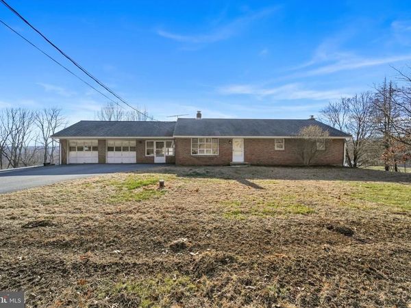 3137 E GALEN HALL ROAD, REINHOLDS, PA 17569