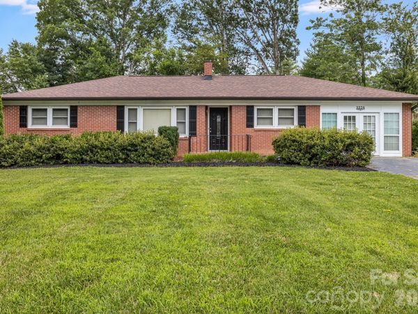 3226 Charlyne Drive, Hendersonville, NC 28792