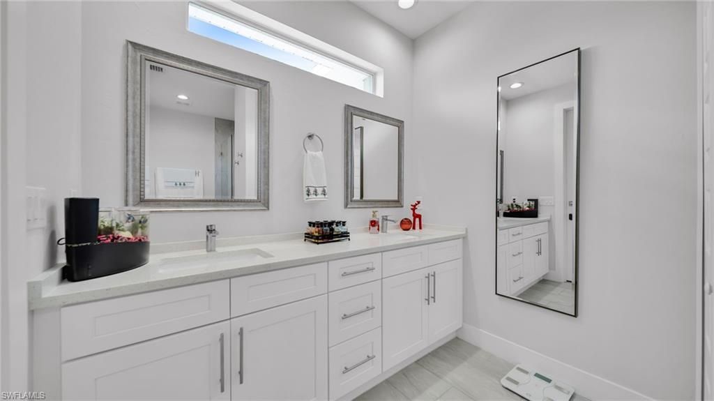 2214 SE 27th Ter, Cape Coral, FL 33904 Photo