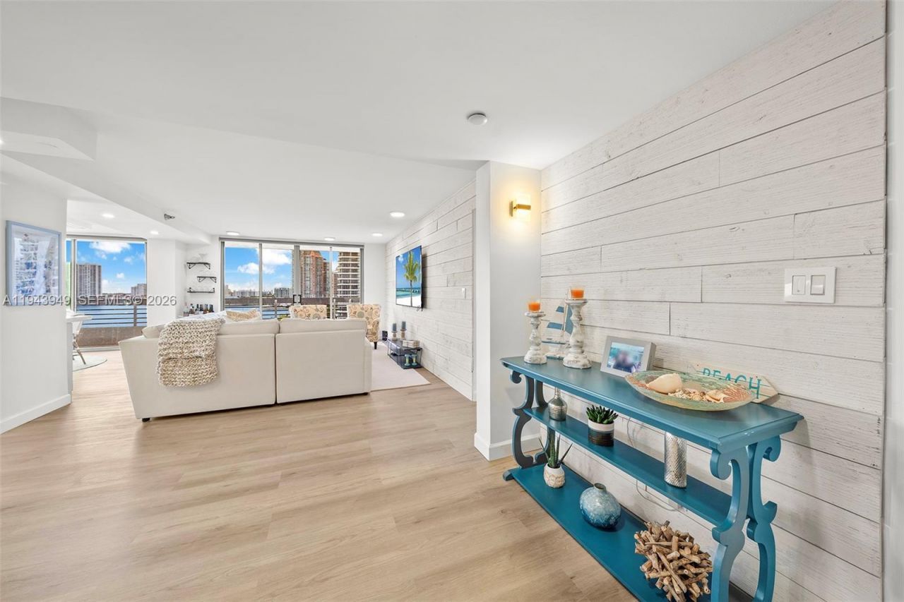 19101 NE Mystic Pointe Drive, Unit 901, Aventura, FL 33180 Photo