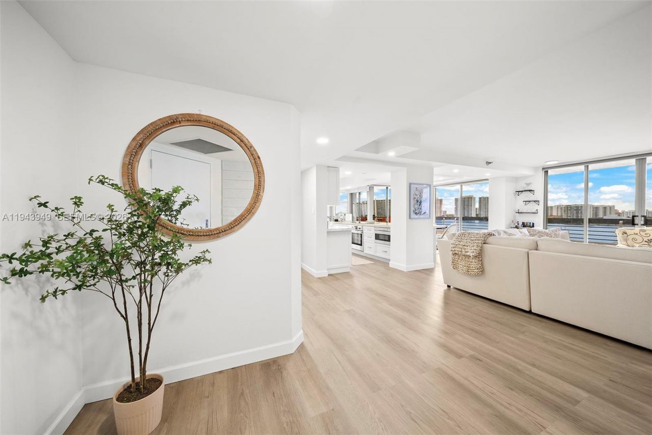 19101 NE Mystic Pointe Drive, Unit 901, Aventura, FL 33180 Photo