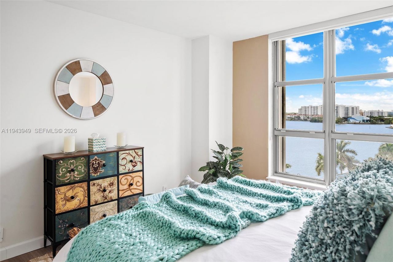 19101 NE Mystic Pointe Drive, Unit 901, Aventura, FL 33180 Photo