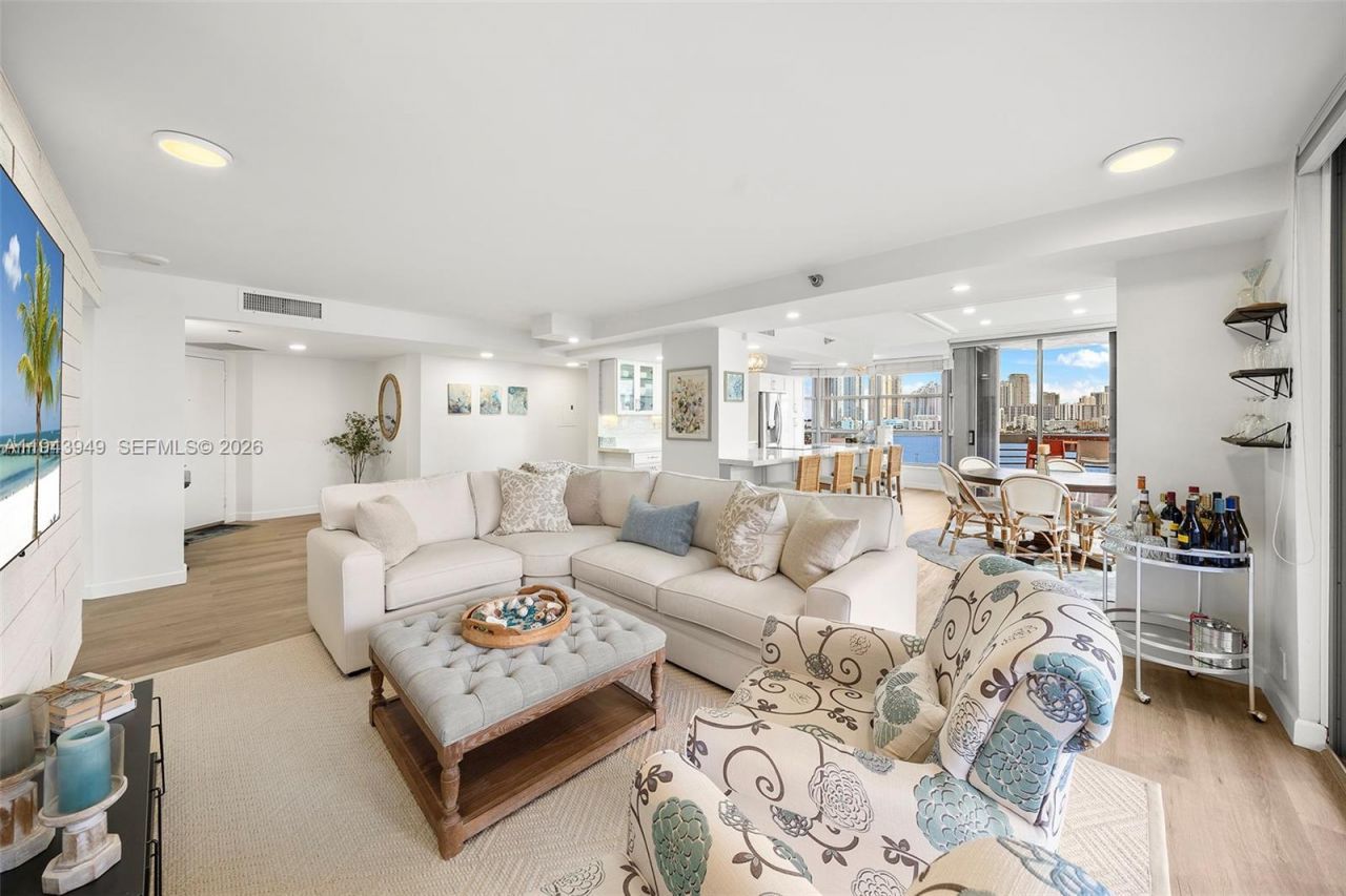 19101 NE Mystic Pointe Drive, Unit 901, Aventura, FL 33180 Photo