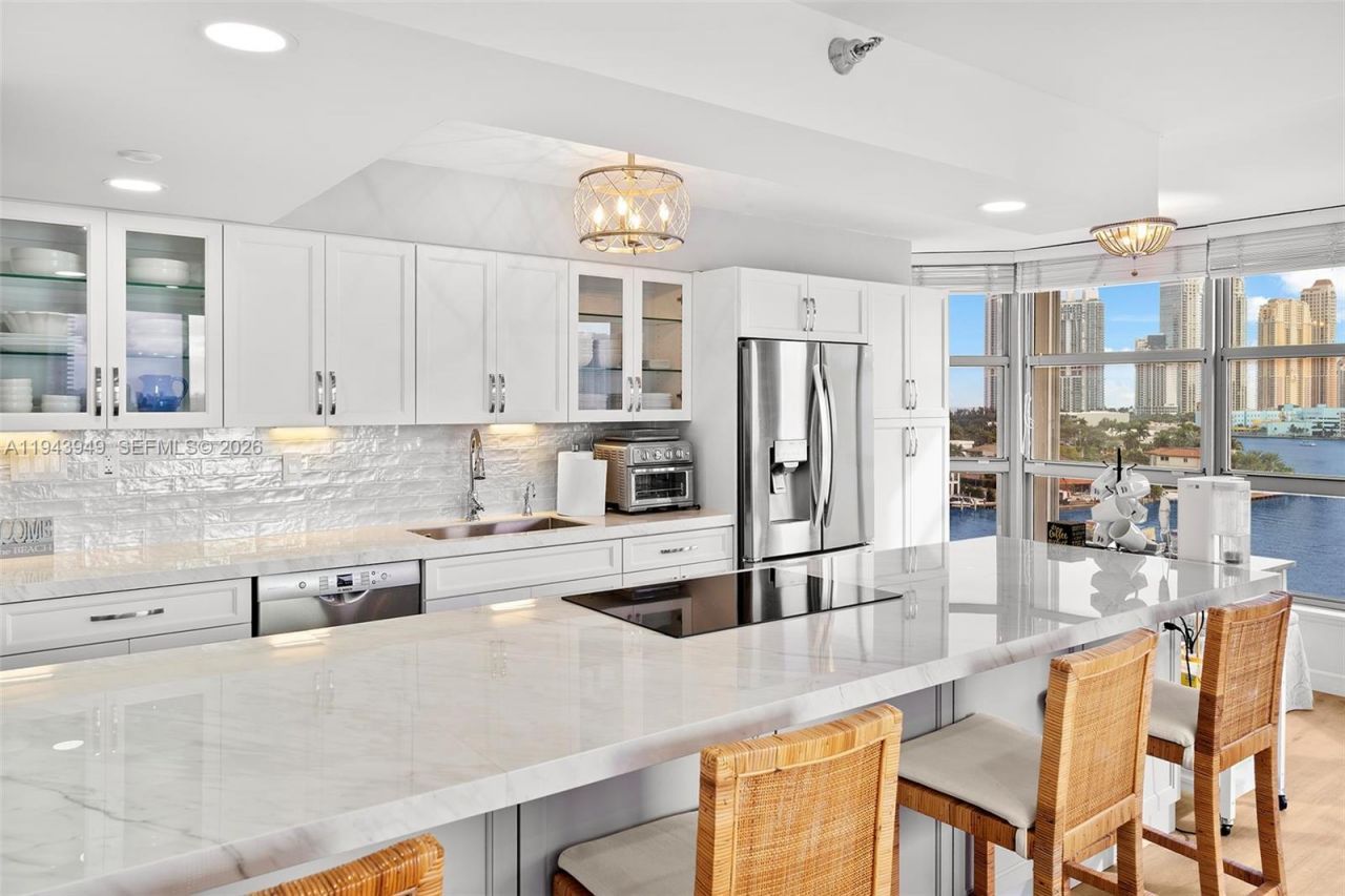 19101 NE Mystic Pointe Drive, Unit 901, Aventura, FL 33180 Photo