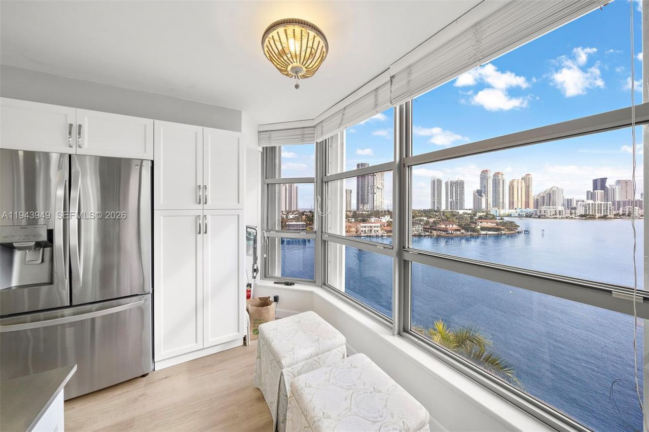 19101 NE Mystic Pointe Drive, Unit 901, Aventura, FL 33180 Photo