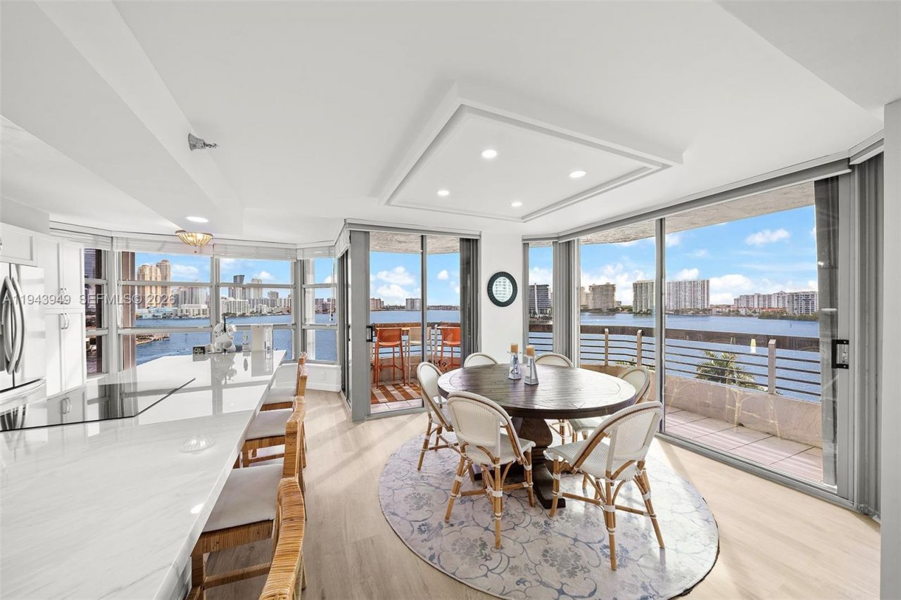 19101 NE Mystic Pointe Drive, Unit 901, Aventura, FL 33180 Photo