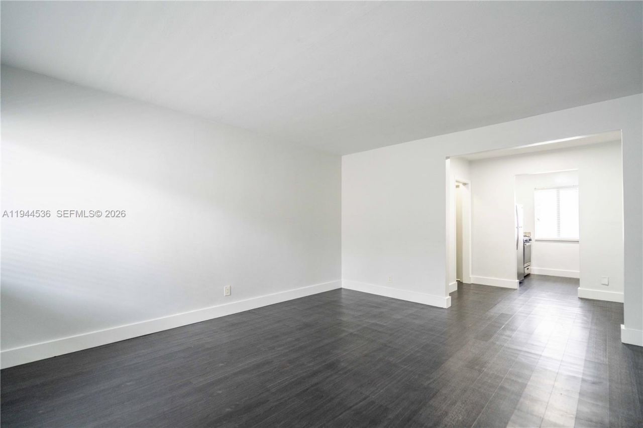 7311 Byron Ave, Unit 15, Miami Beach, FL 33141 Photo