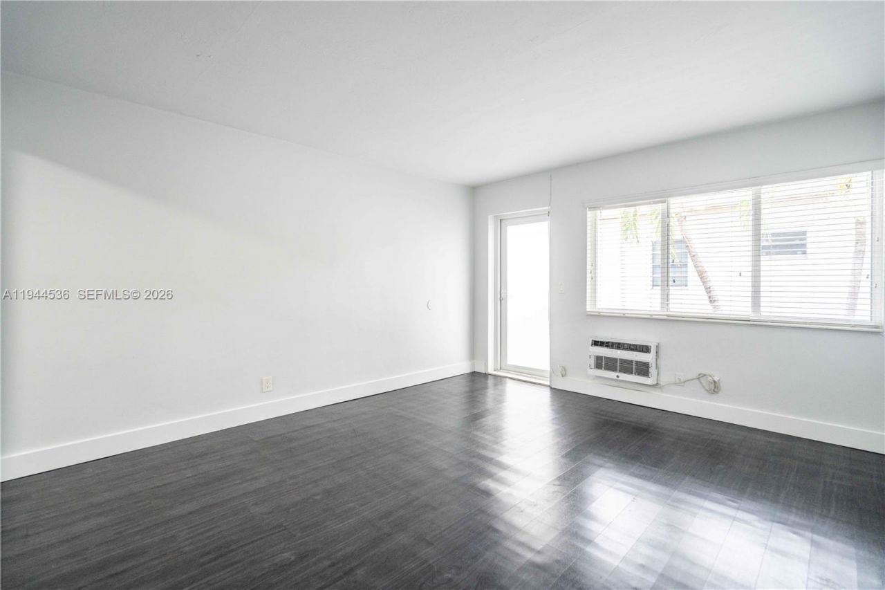 7311 Byron Ave, Unit 15, Miami Beach, FL 33141 Photo