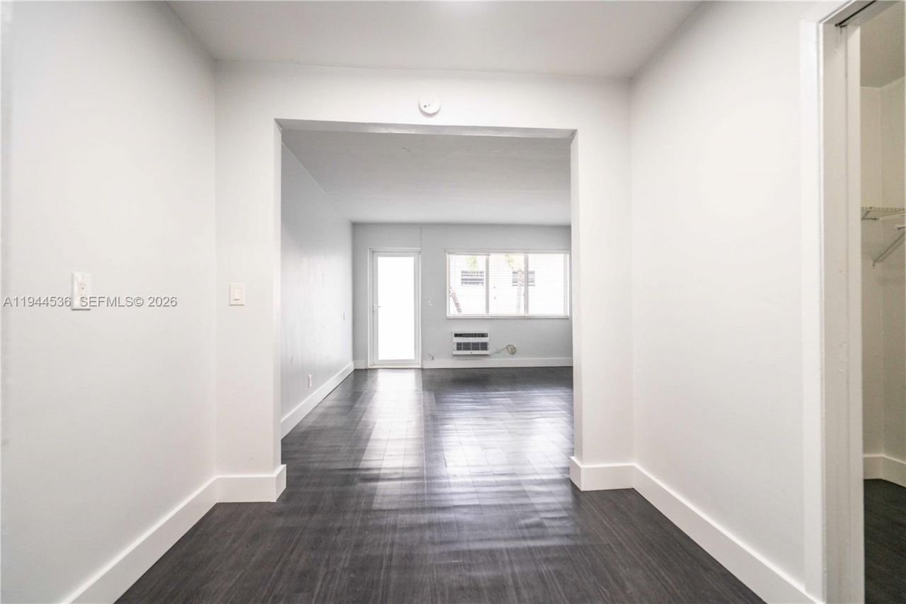 7311 Byron Ave, Unit 15, Miami Beach, FL 33141 Photo