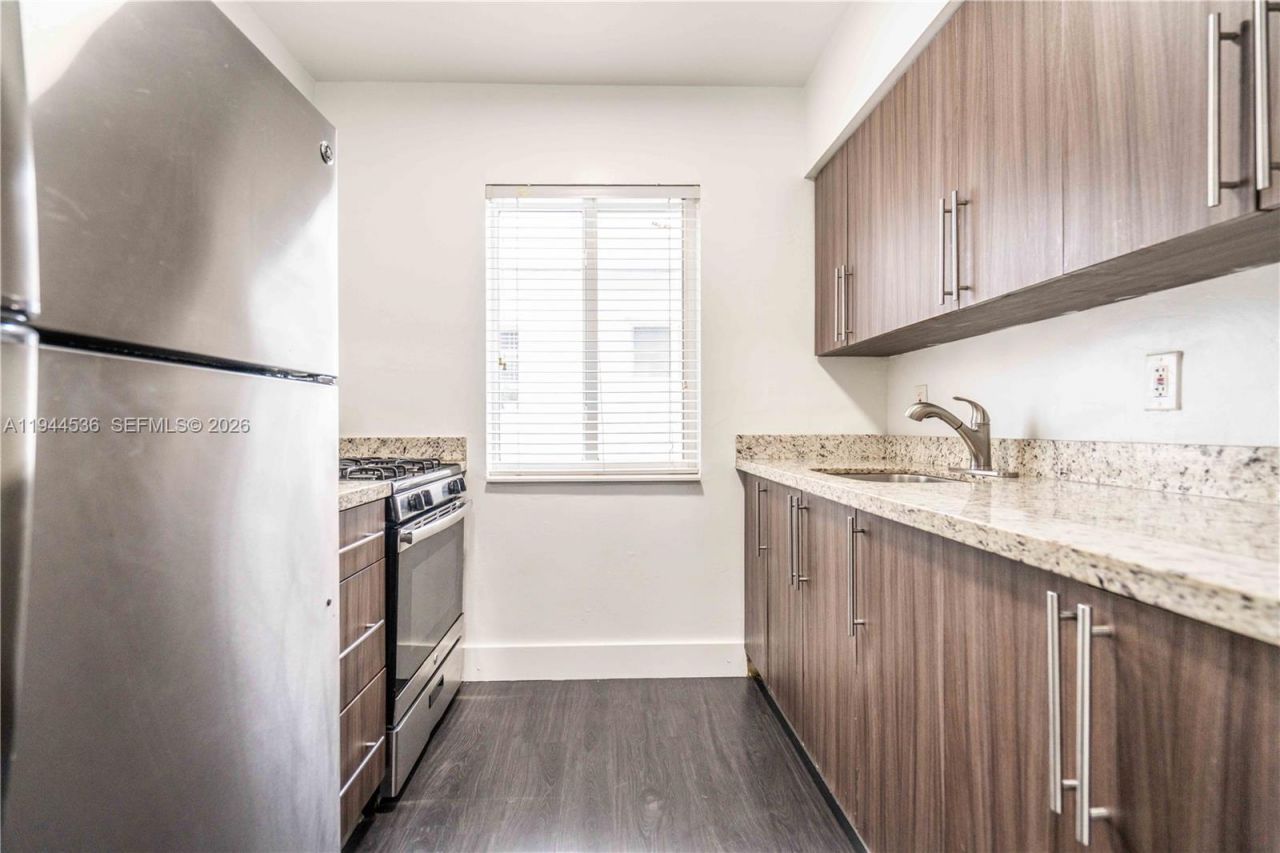 7311 Byron Ave, Unit 15, Miami Beach, FL 33141 Photo