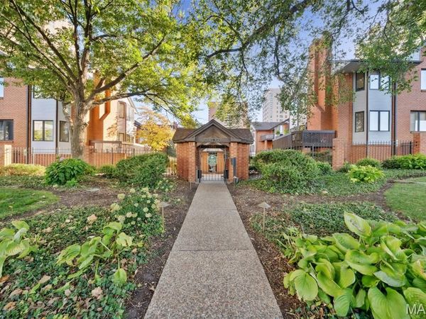 4454 Lindell Boulevard, Unit 32, St Louis, MO 63108