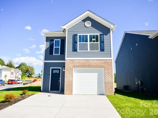 13 Caroline Valley Lane, Hendersonville, NC 28792