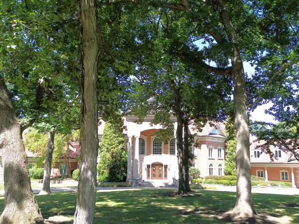 94 Hawthorne Road, Barrington Hills, IL 60010