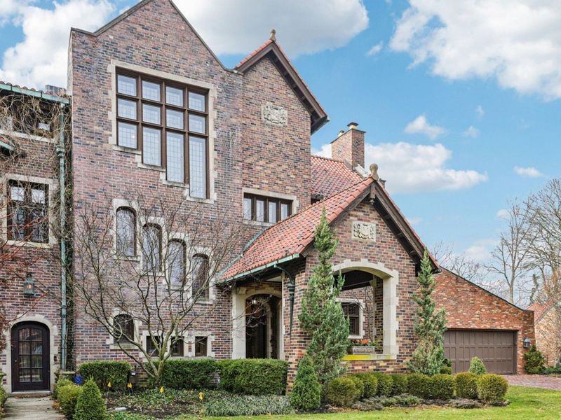 1427 Roxbury Road, Unit Manor Hous, Marble Cliff, OH 43212 Photo 2