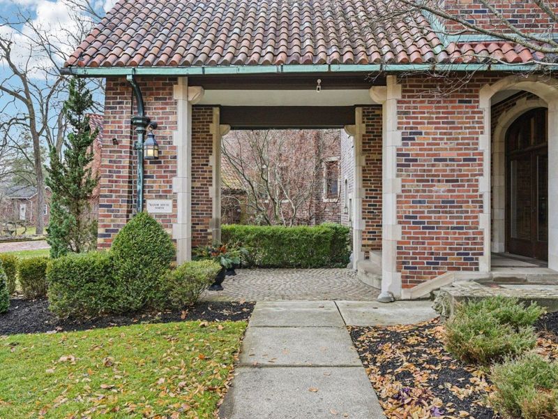 1427 Roxbury Road, Unit Manor Hous, Marble Cliff, OH 43212 Photo 5