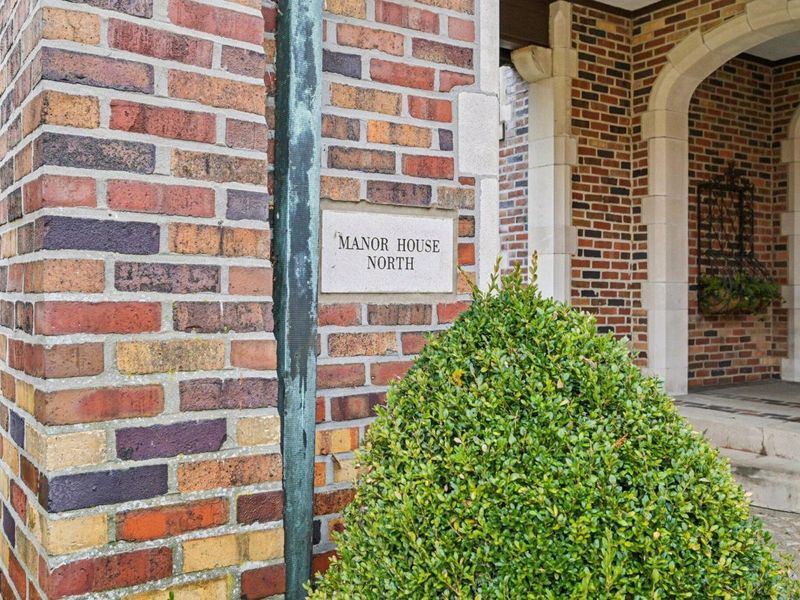 1427 Roxbury Road, Unit Manor Hous, Marble Cliff, OH 43212 Photo 8