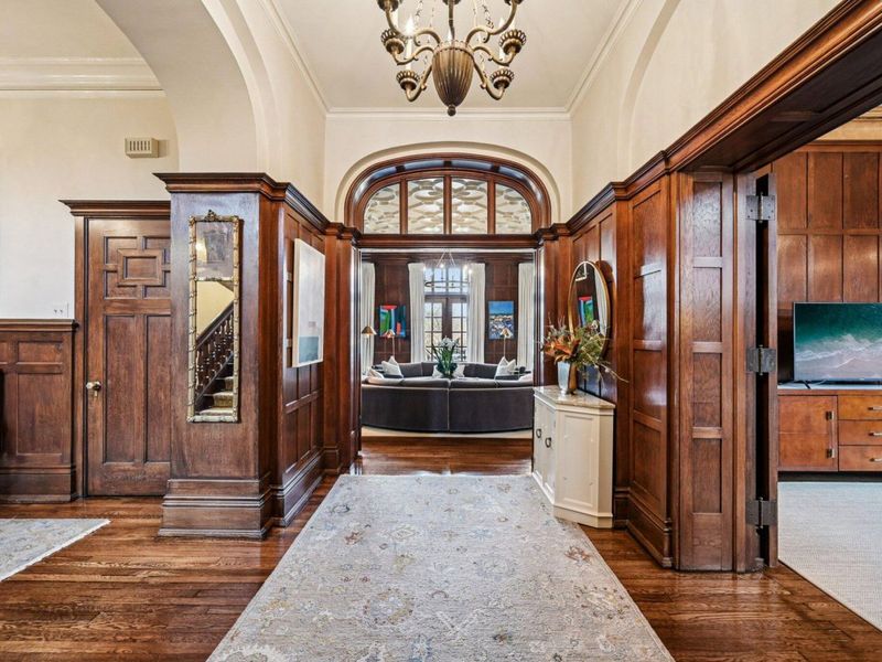 1427 Roxbury Road, Unit Manor Hous, Marble Cliff, OH 43212 Photo 9