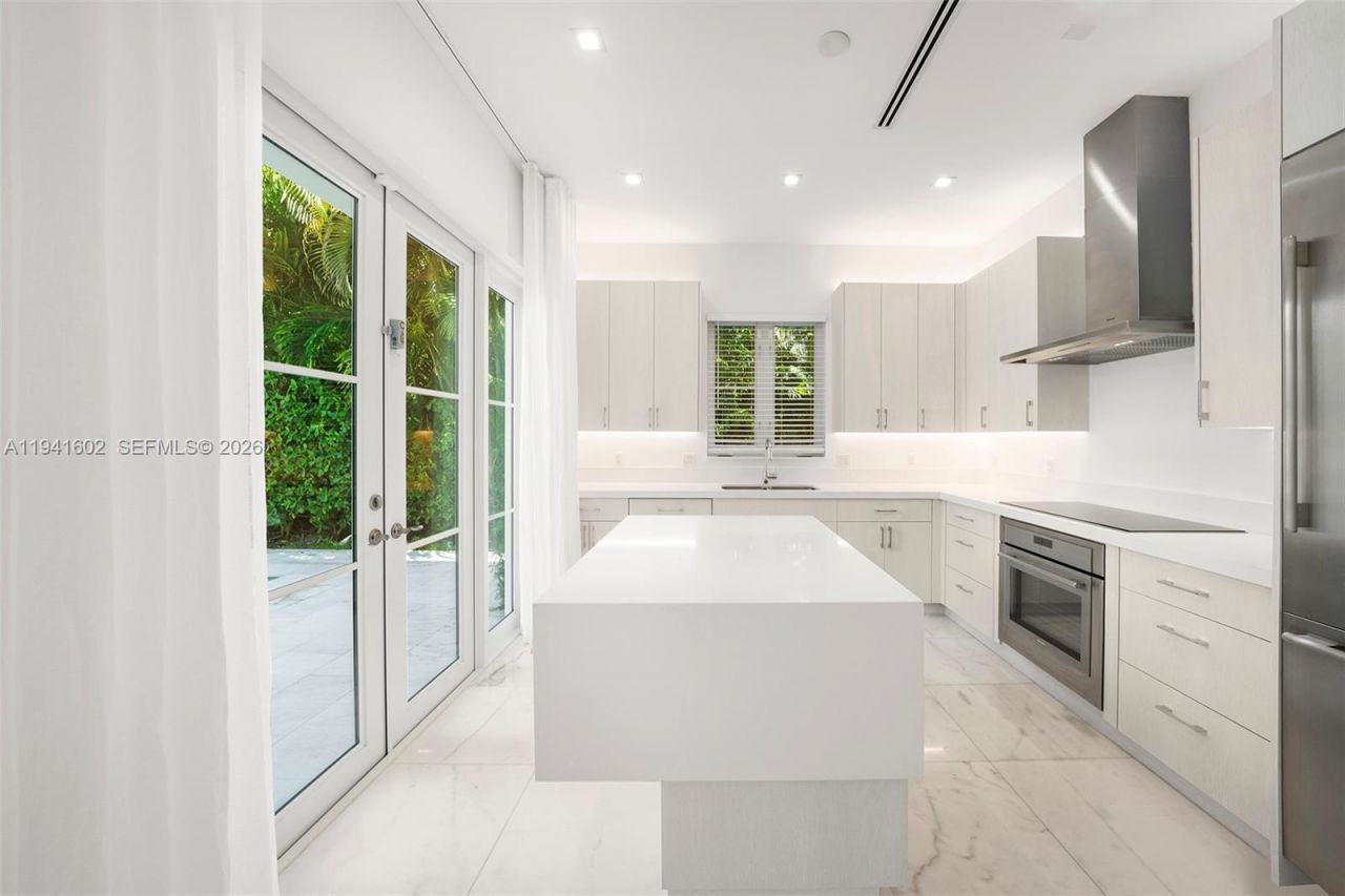 315 Santander Ave, Unit 311, Coral Gables, FL 33134 Photo