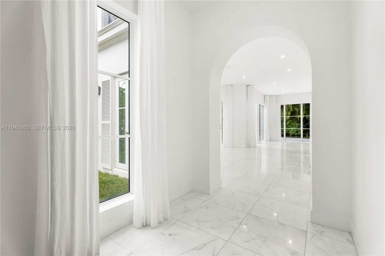 315 Santander Ave, Unit 311, Coral Gables, FL 33134 Photo