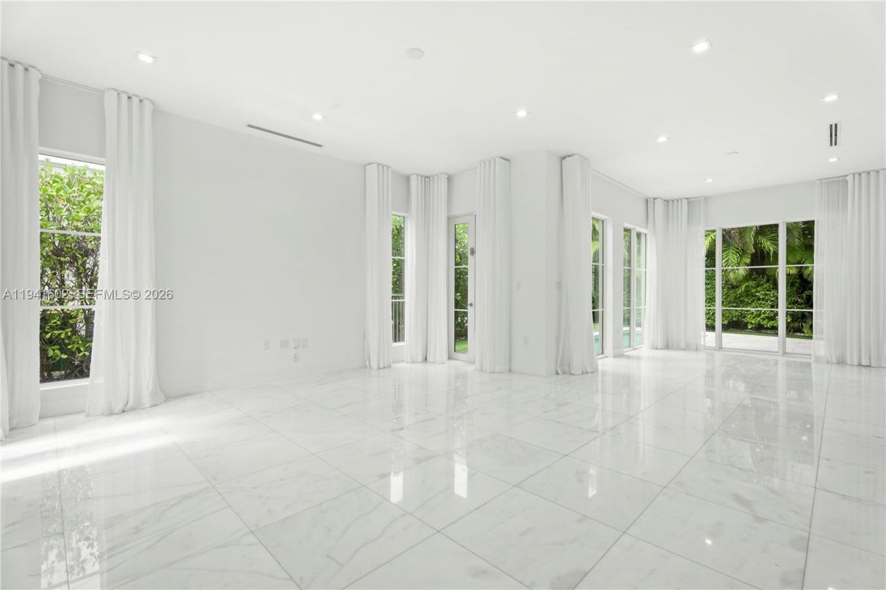 315 Santander Ave, Unit 311, Coral Gables, FL 33134 Photo