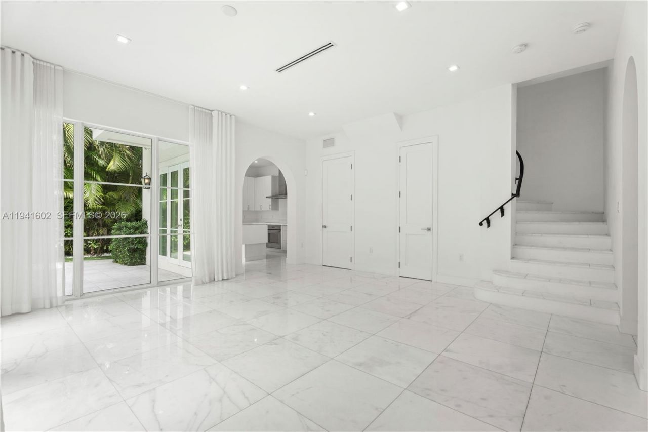 315 Santander Ave, Unit 311, Coral Gables, FL 33134 Photo