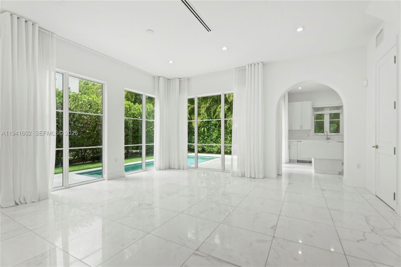 315 Santander Ave, Unit 311, Coral Gables, FL 33134 Photo