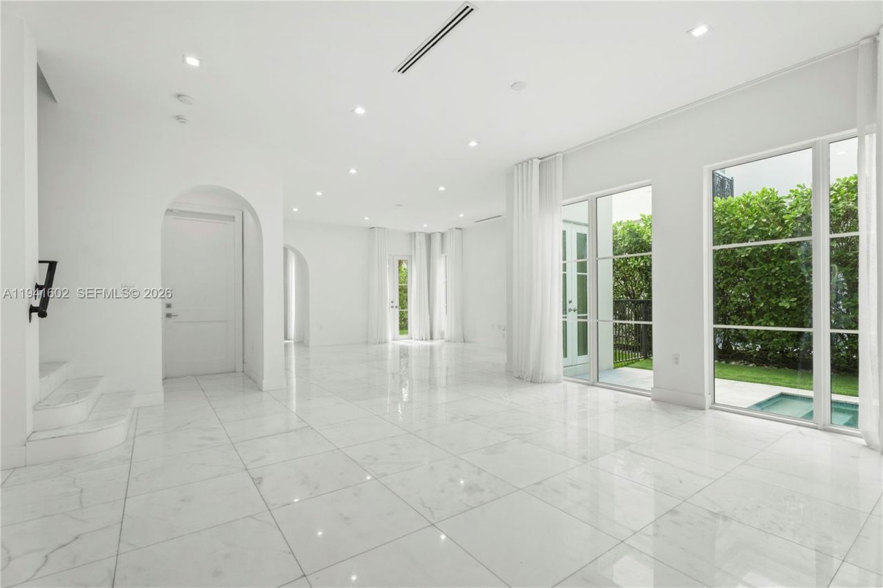 315 Santander Ave, Unit 311, Coral Gables, FL 33134 Photo