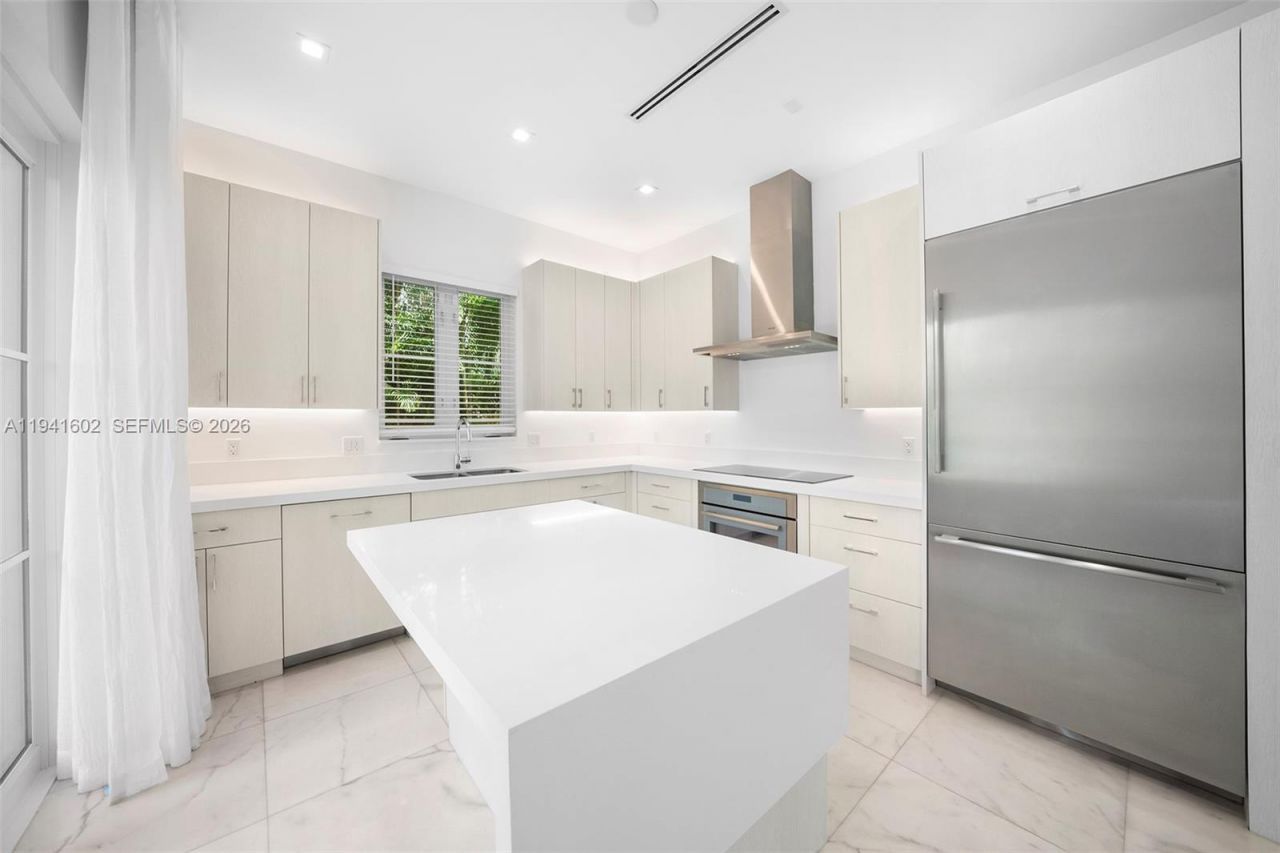 315 Santander Ave, Unit 311, Coral Gables, FL 33134 Photo