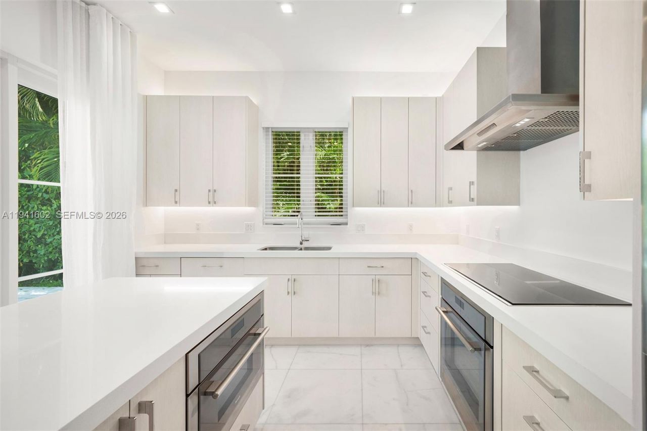 315 Santander Ave, Unit 311, Coral Gables, FL 33134 Photo