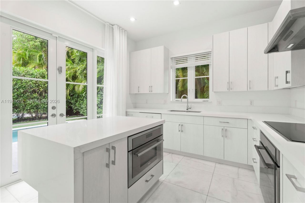 315 Santander Ave, Unit 311, Coral Gables, FL 33134 Photo