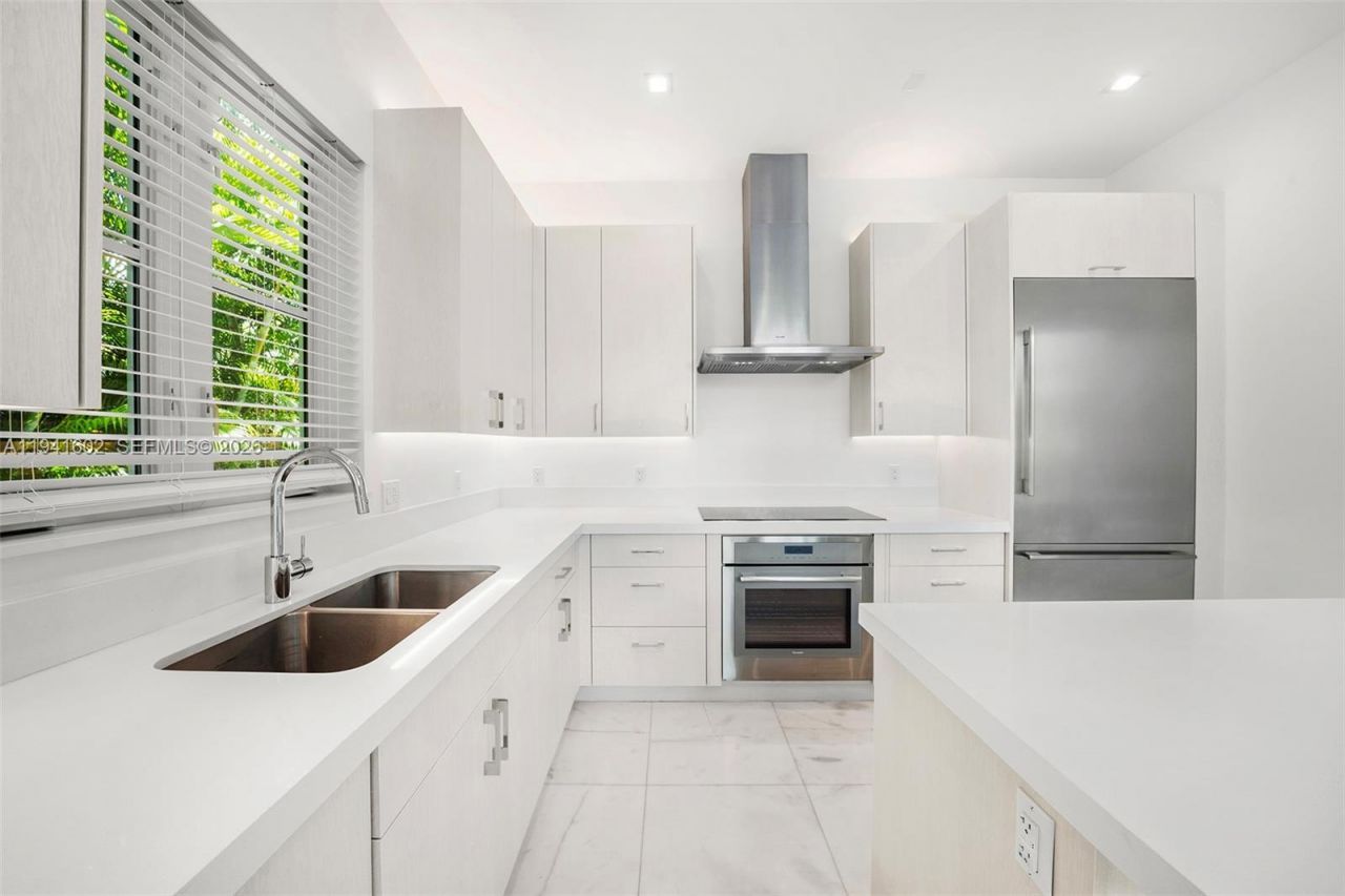 315 Santander Ave, Unit 311, Coral Gables, FL 33134 Photo