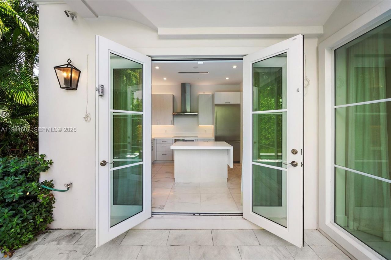 315 Santander Ave, Unit 311, Coral Gables, FL 33134 Photo