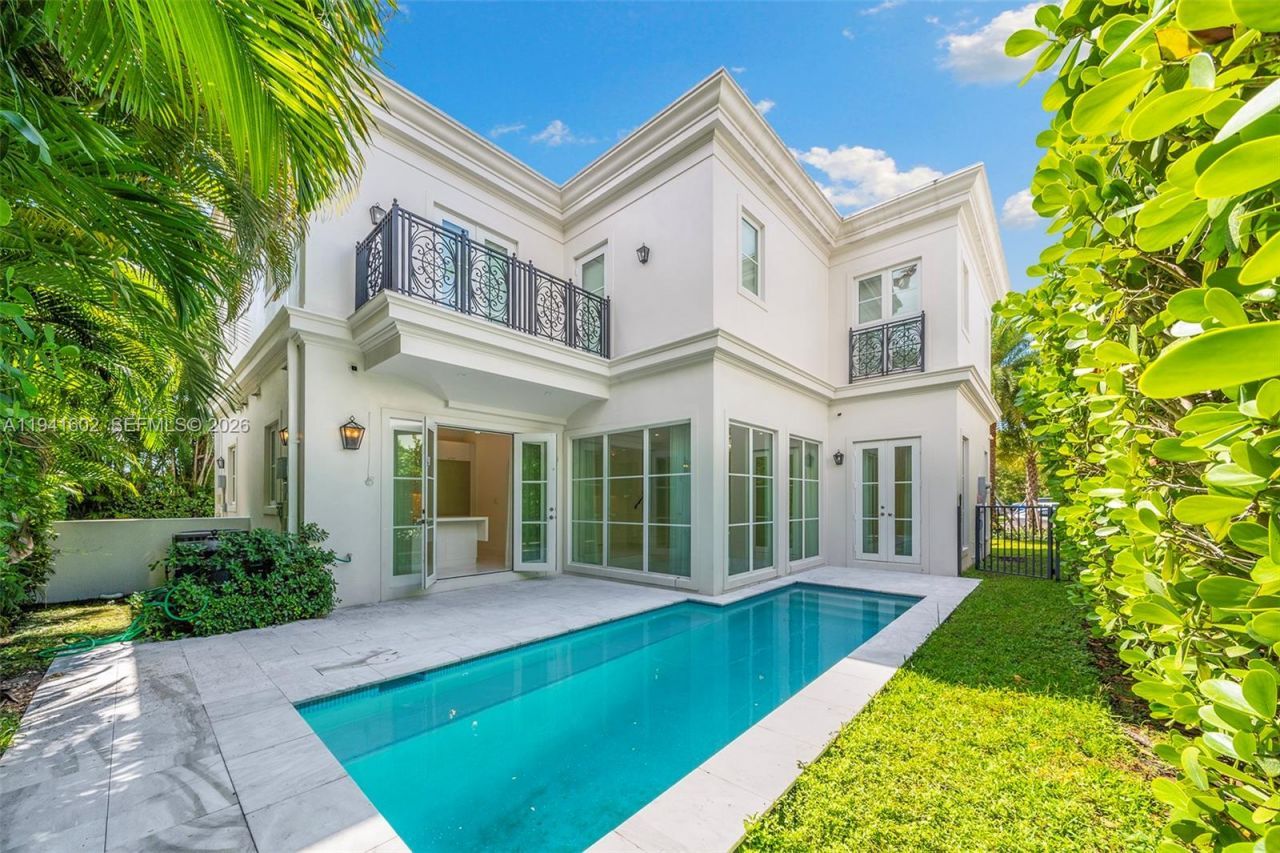 315 Santander Ave, Unit 311, Coral Gables, FL 33134 Photo