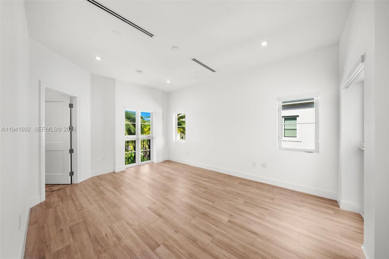 315 Santander Ave, Unit 311, Coral Gables, FL 33134 Photo