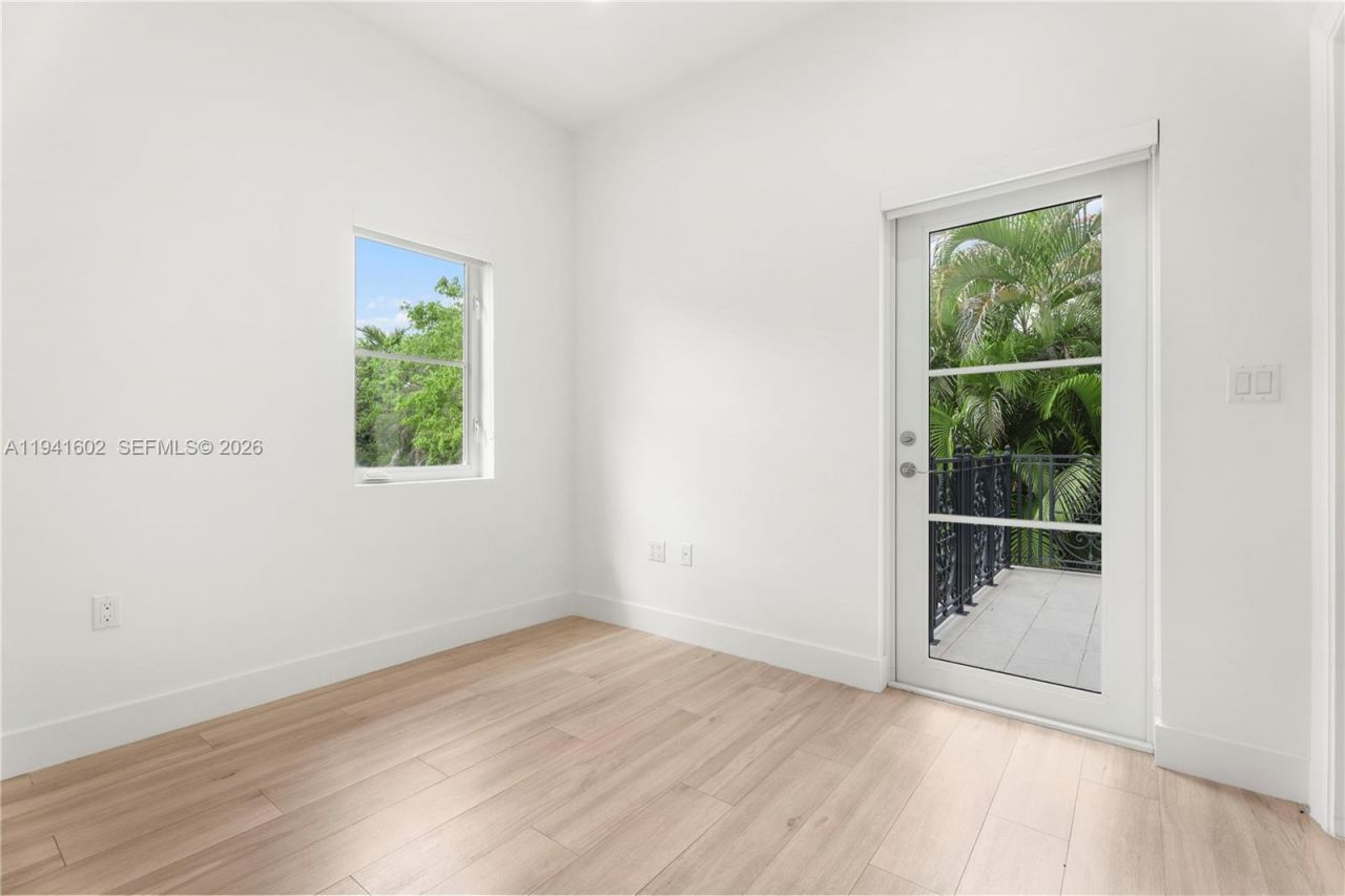 315 Santander Ave, Unit 311, Coral Gables, FL 33134 Photo