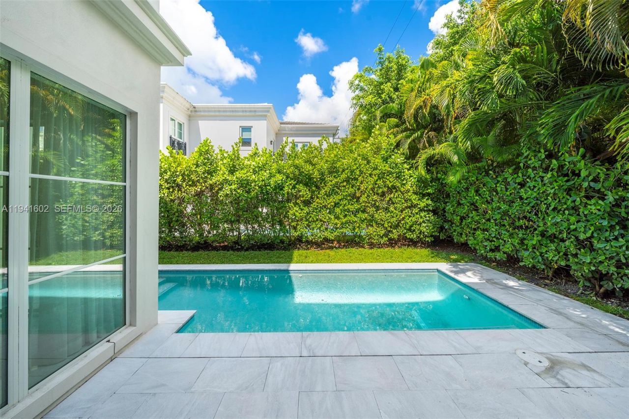 315 Santander Ave, Unit 311, Coral Gables, FL 33134 Photo