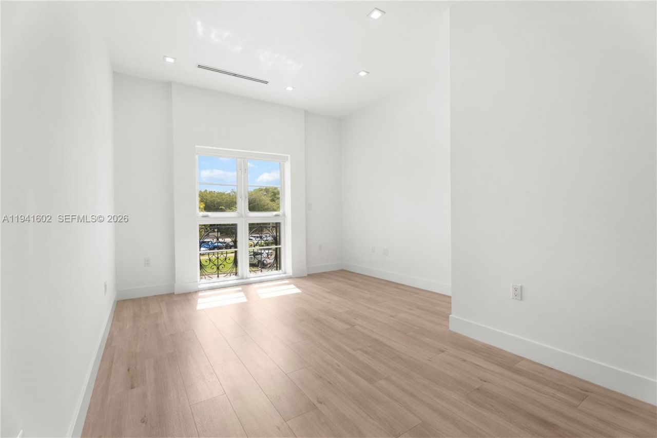 315 Santander Ave, Unit 311, Coral Gables, FL 33134 Photo