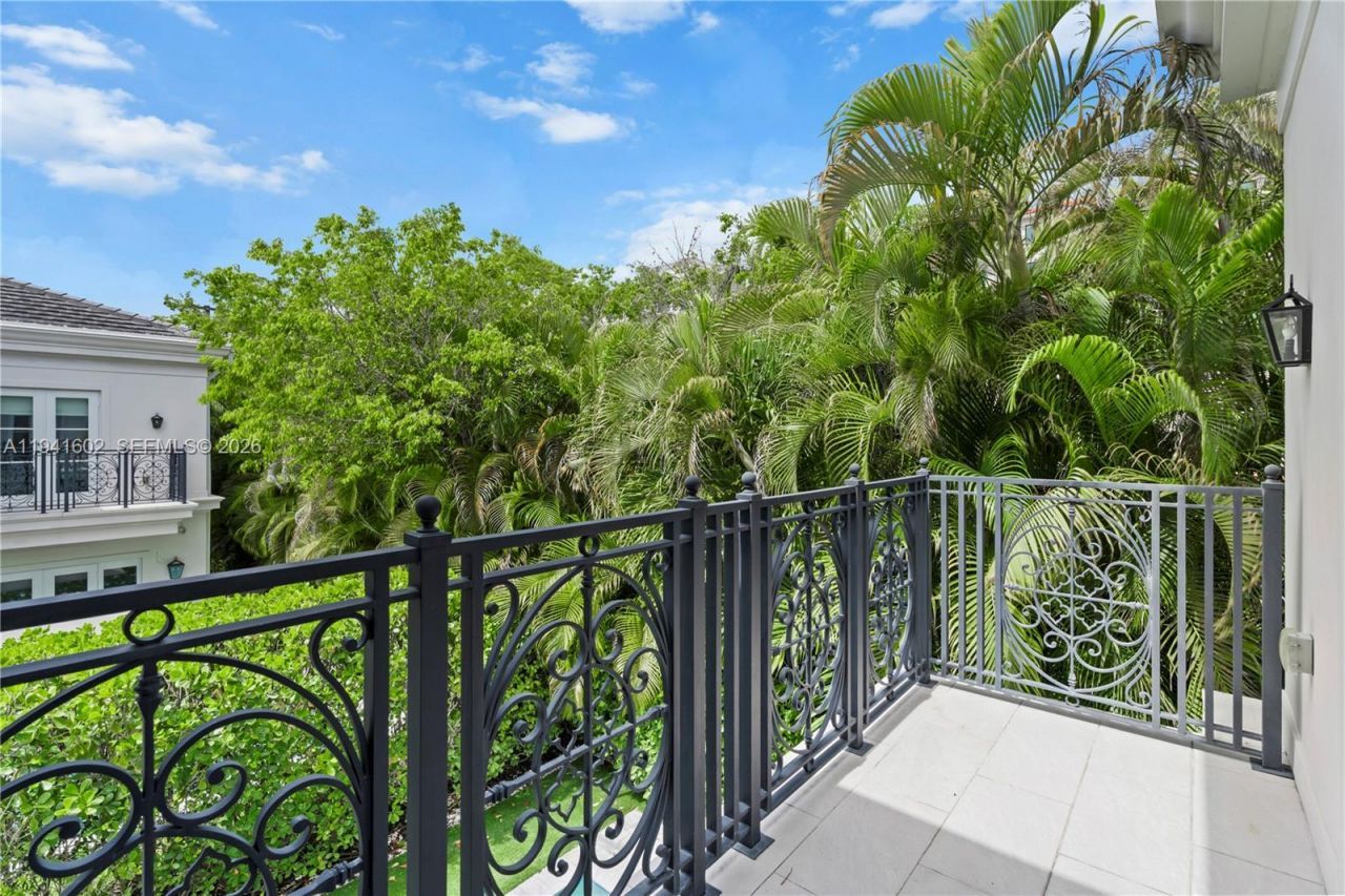 315 Santander Ave, Unit 311, Coral Gables, FL 33134 Photo