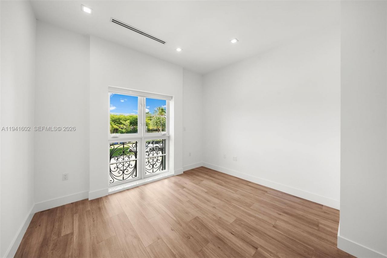 315 Santander Ave, Unit 311, Coral Gables, FL 33134 Photo