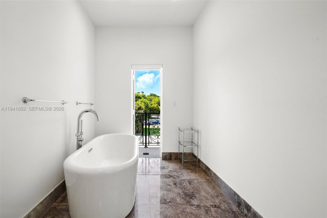 315 Santander Ave, Unit 311, Coral Gables, FL 33134 Photo