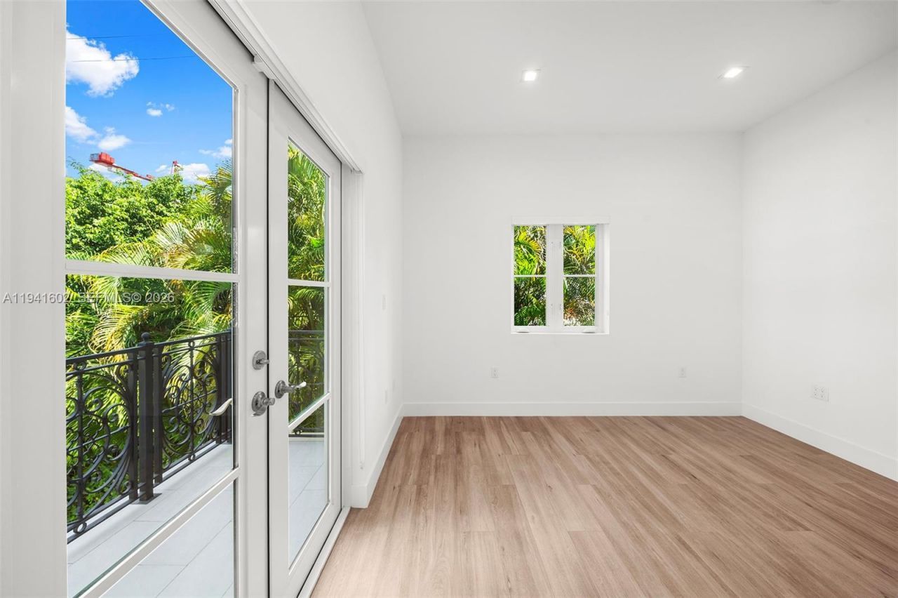 315 Santander Ave, Unit 311, Coral Gables, FL 33134 Photo