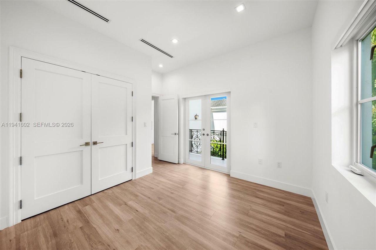 315 Santander Ave, Unit 311, Coral Gables, FL 33134 Photo