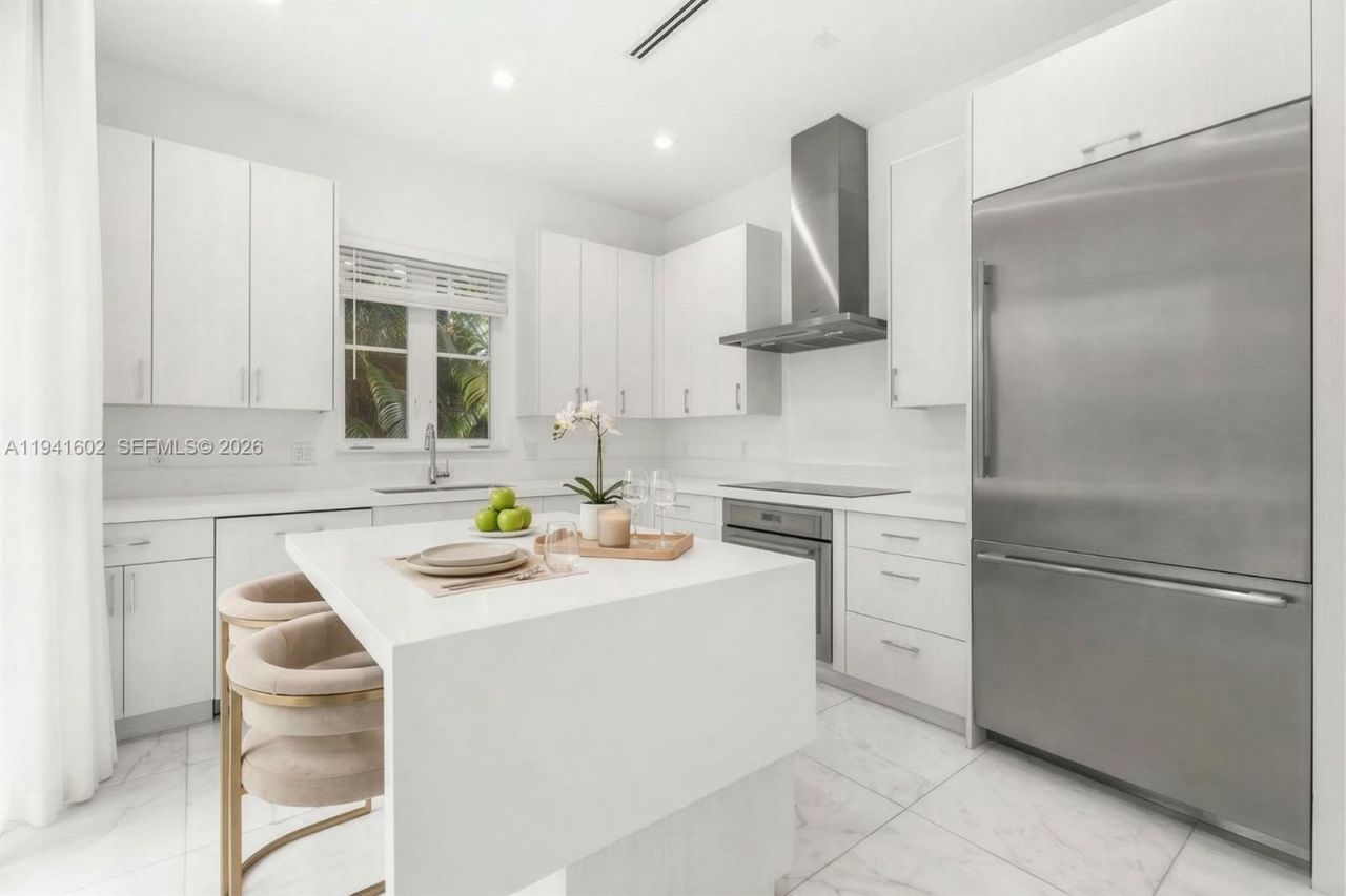 315 Santander Ave, Unit 311, Coral Gables, FL 33134 Photo