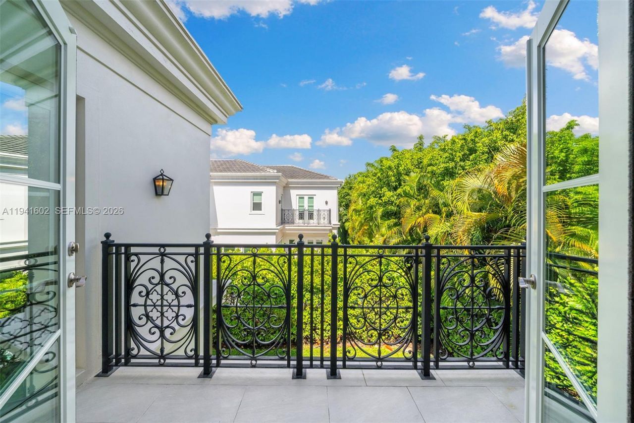 315 Santander Ave, Unit 311, Coral Gables, FL 33134 Photo