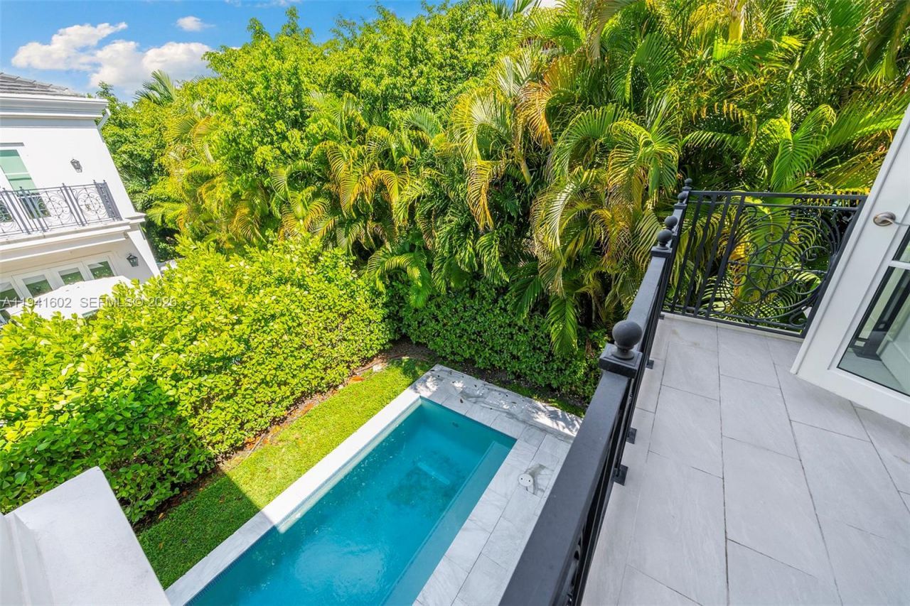 315 Santander Ave, Unit 311, Coral Gables, FL 33134 Photo